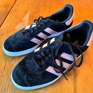 Adidas Gazelle velvet stripe sneakers - Size 8